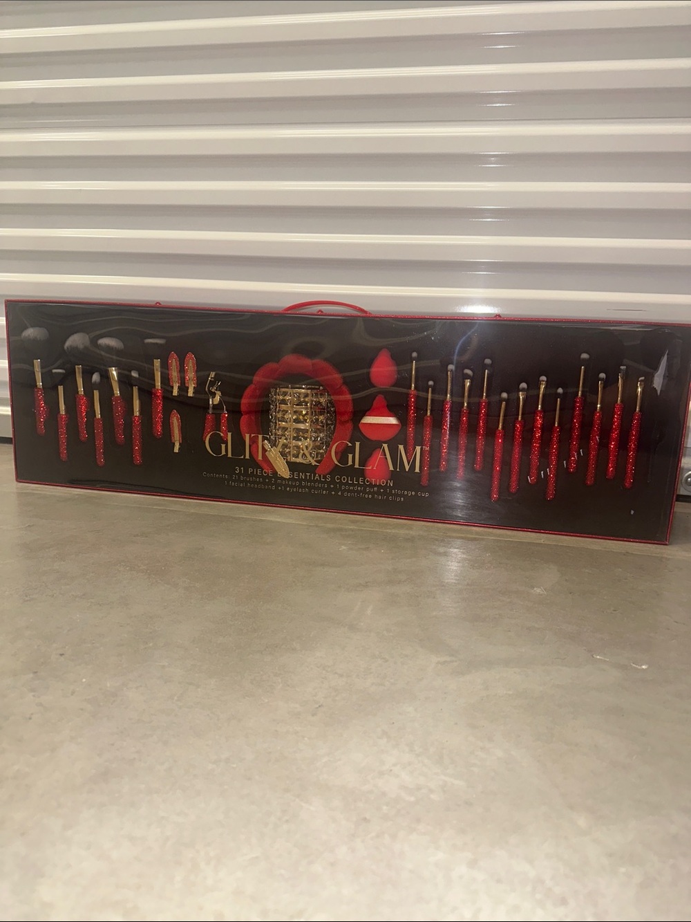 Glitz and Glam Red Glitter “bling brush” 31-Piece Makeup Brush Set NEW w/defect